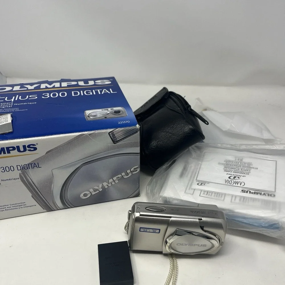 Olympus Stylus 300 Digital Camera 3.2MP, 1.5